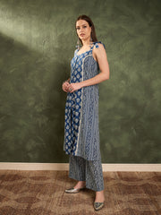 Women Blue Floral Front Button Slit Kurta With Pants-SHSET96458