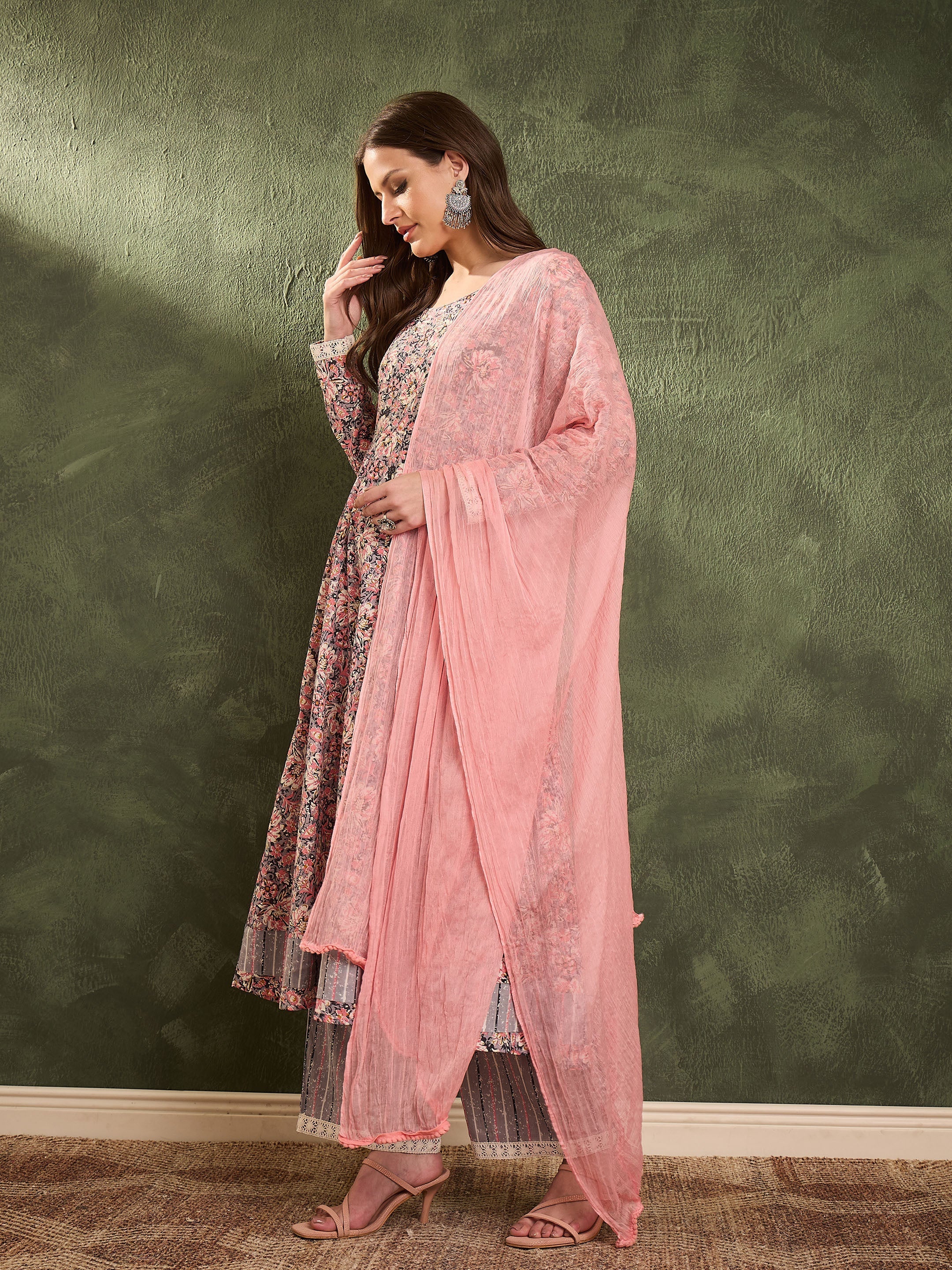 Women Pink & Grey Floral Anarkali Kurta Set with Dupatta-SHSET96459