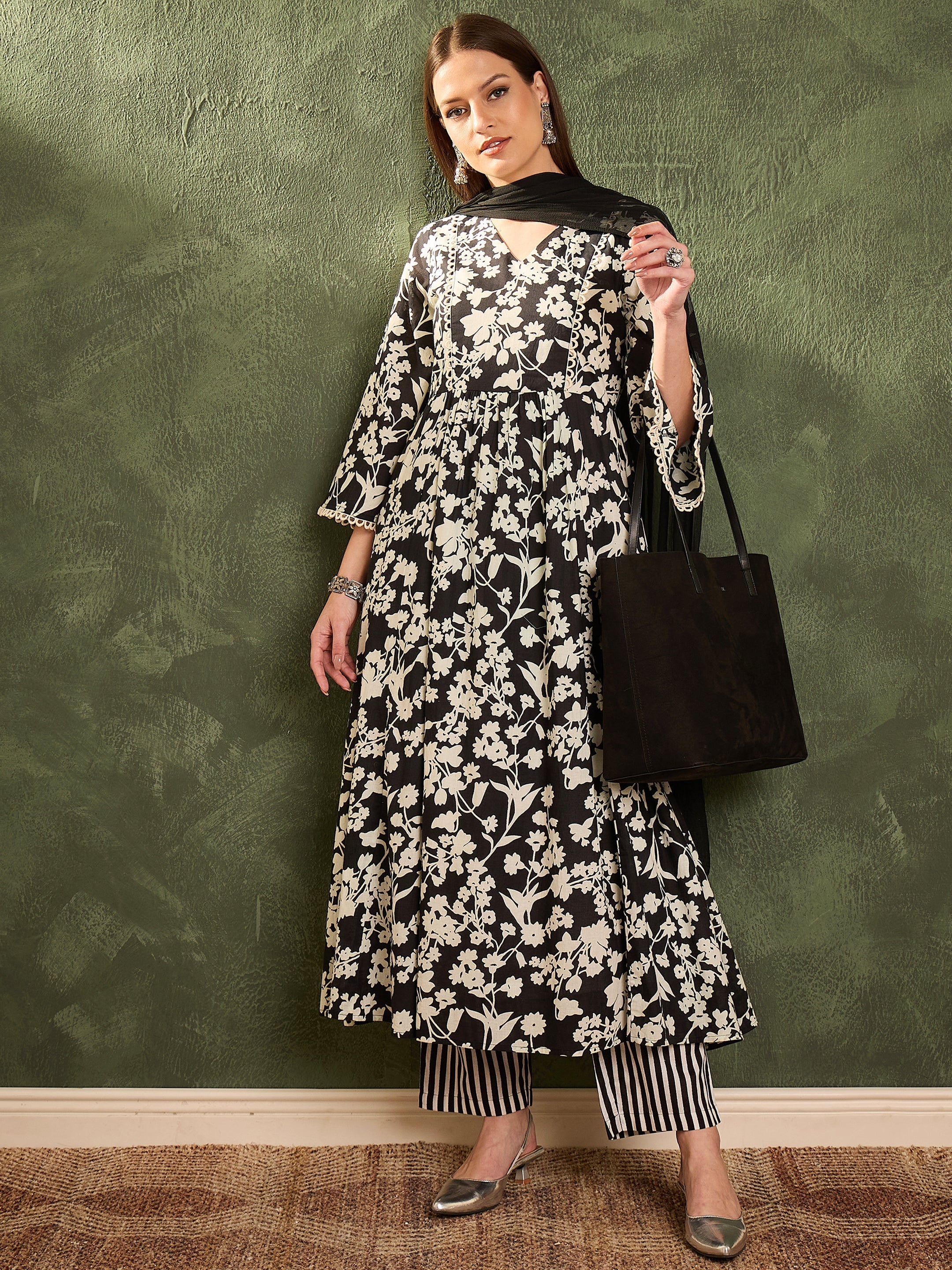 Women Black & White Floral Gathered Kurta Set with Dupatta-SHSET96463