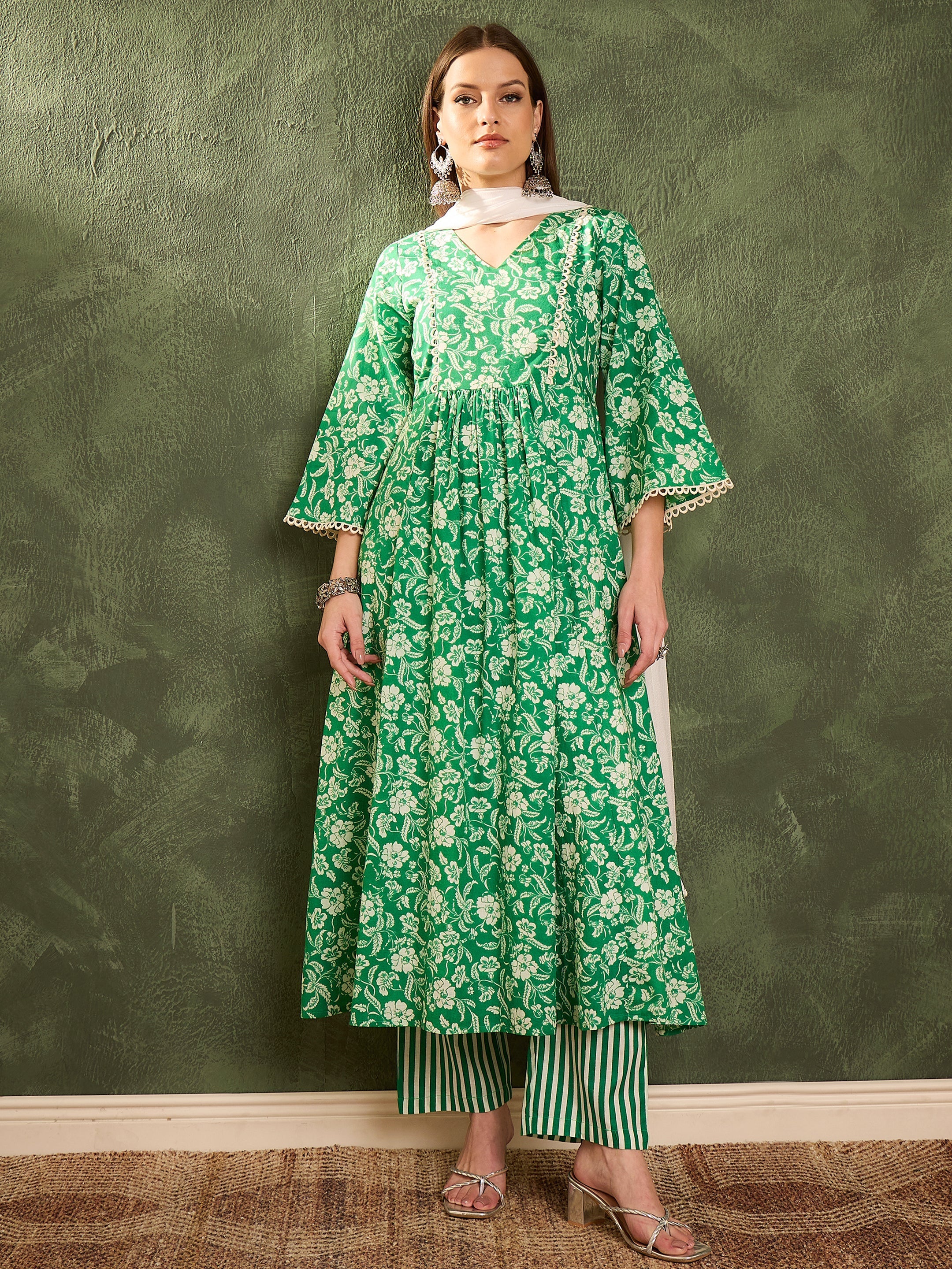 Women Green & White Floral Gathered Kurta Set with Dupatta-SHSET96464