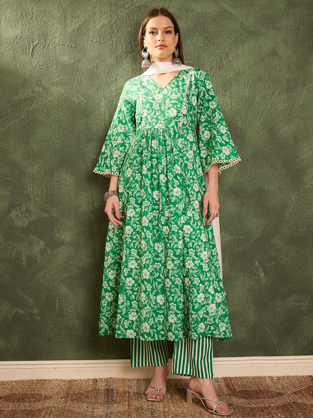 Women Green & White Floral Gathered Kurta Set with Dupatta-SHSET96464
