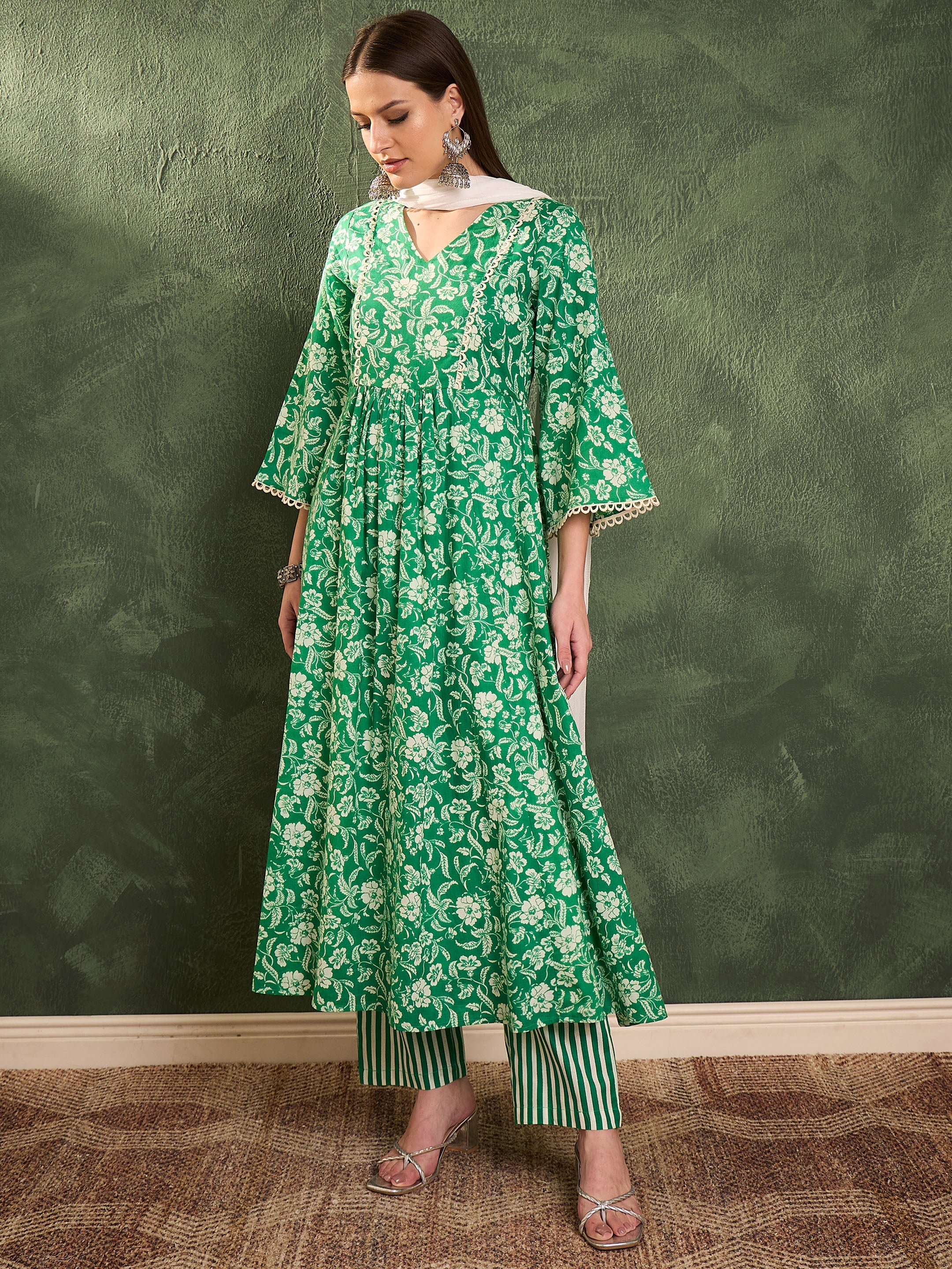 Women Green & White Floral Gathered Kurta Set with Dupatta-SHSET96464