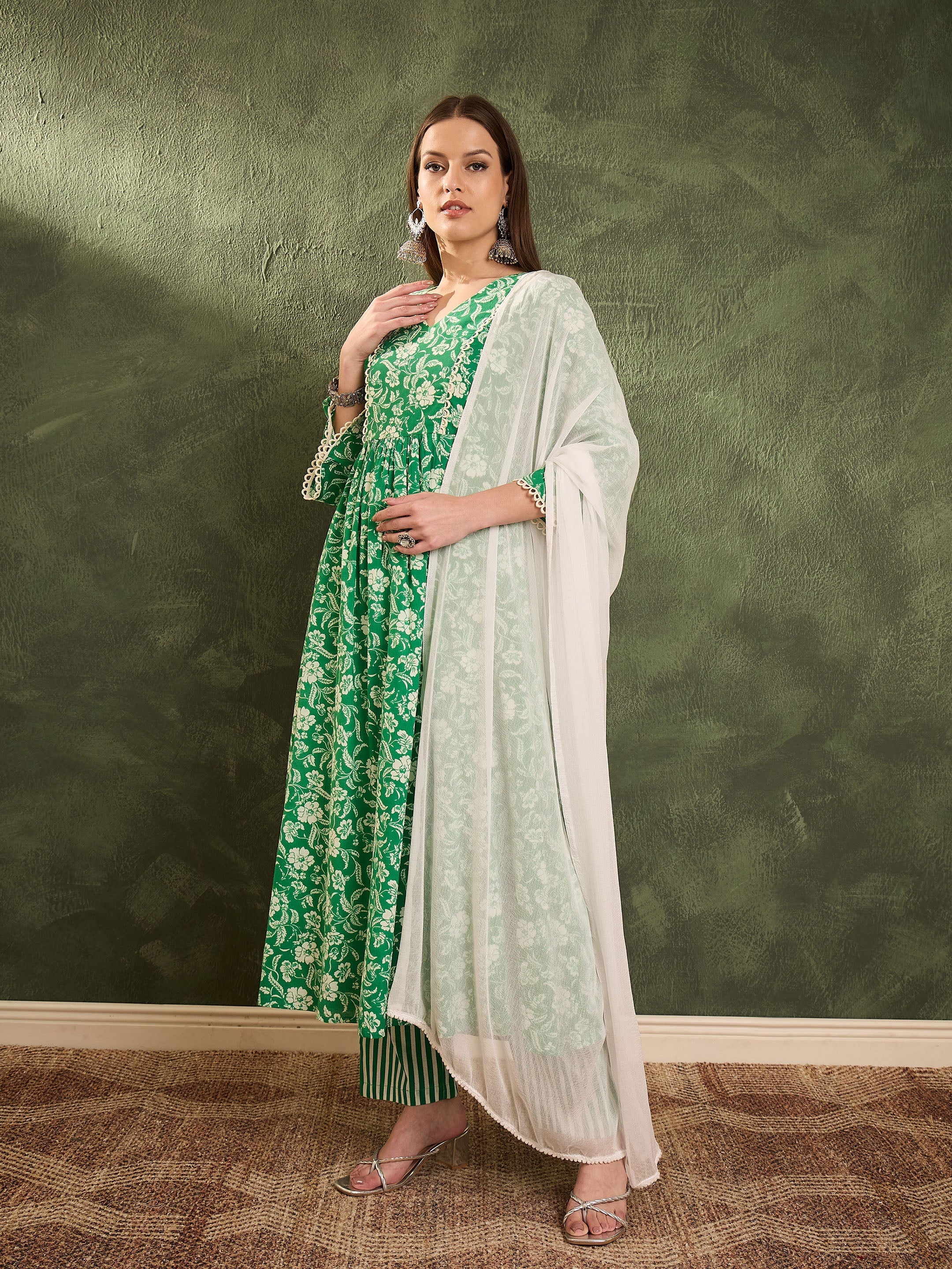 Women Green & White Floral Gathered Kurta Set with Dupatta-SHSET96464