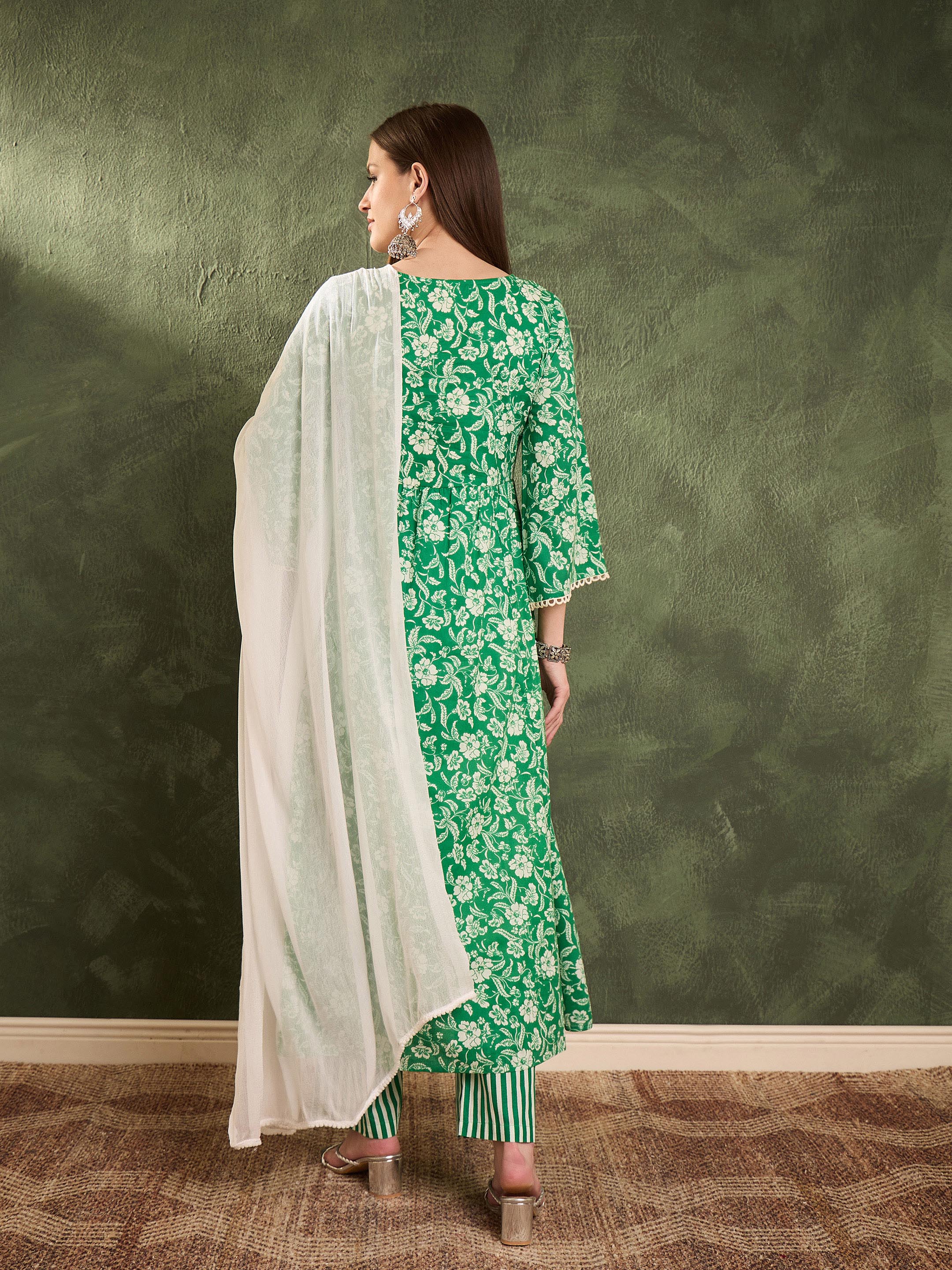 Women Green & White Floral Gathered Kurta Set with Dupatta-SHSET96464