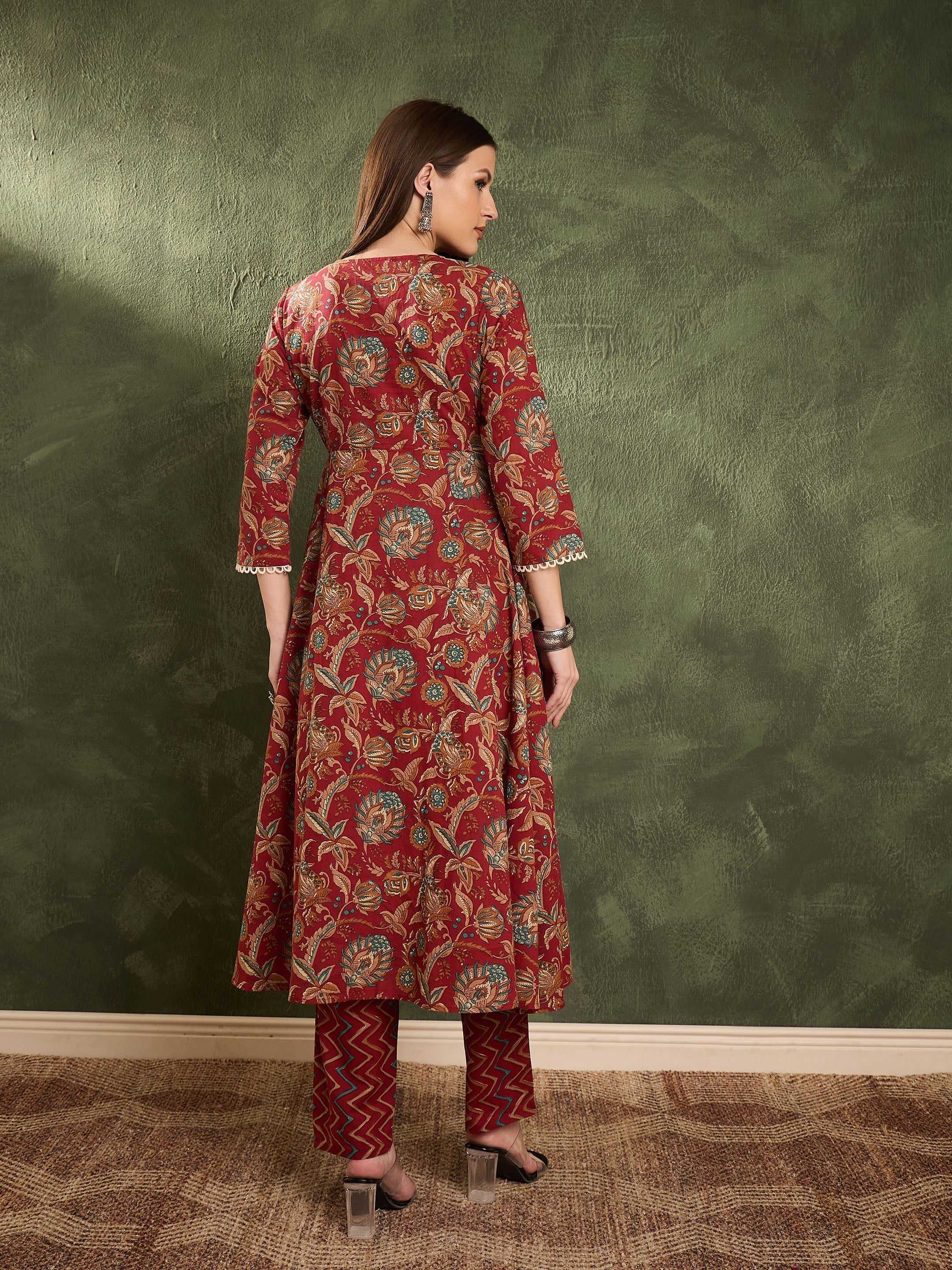 Women Maroon Floral Button Pocket Kurta With Pants-SHSET96470