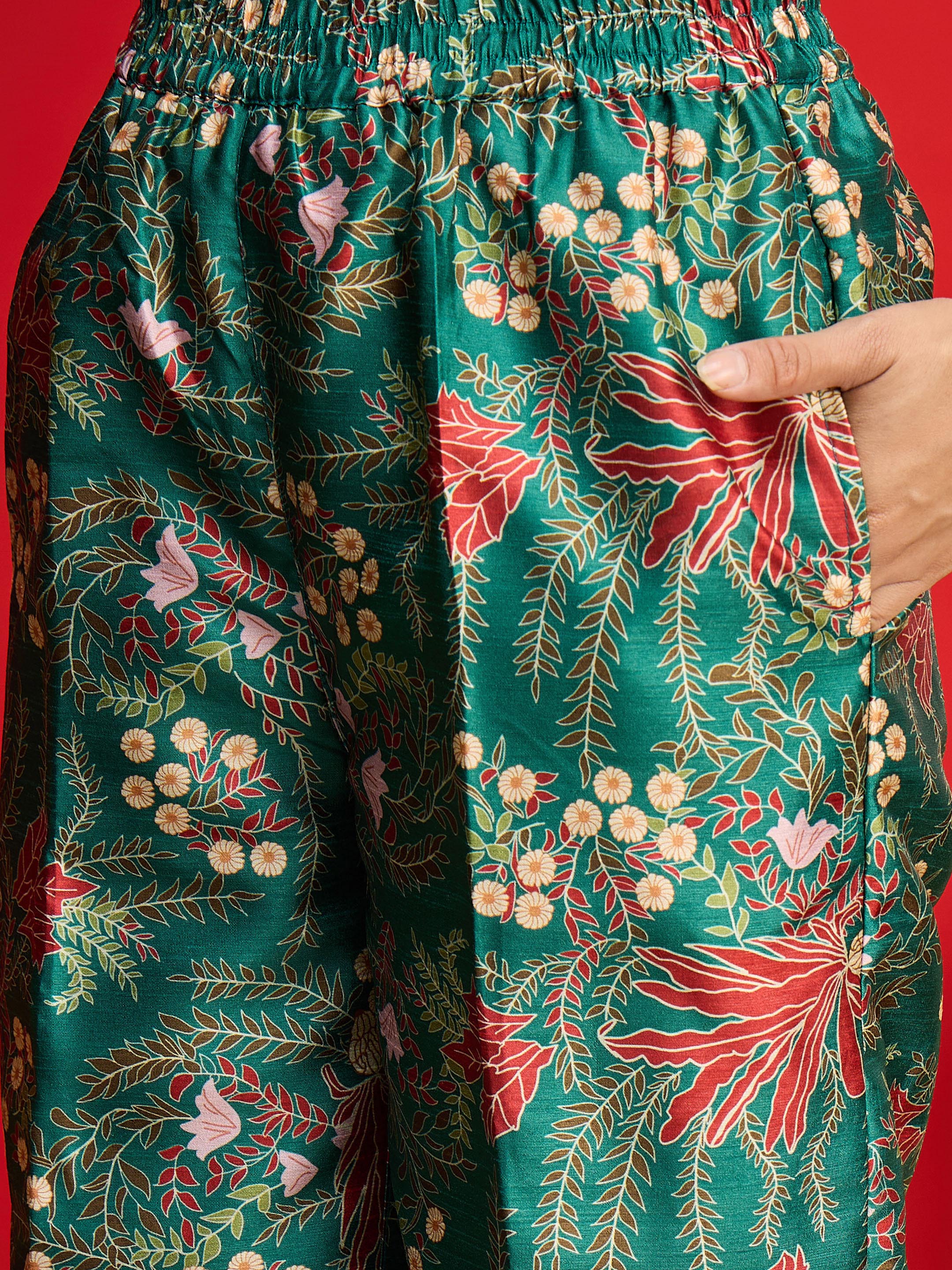 Women Green Floral Blazer With Tapered Pants-SHSET96569