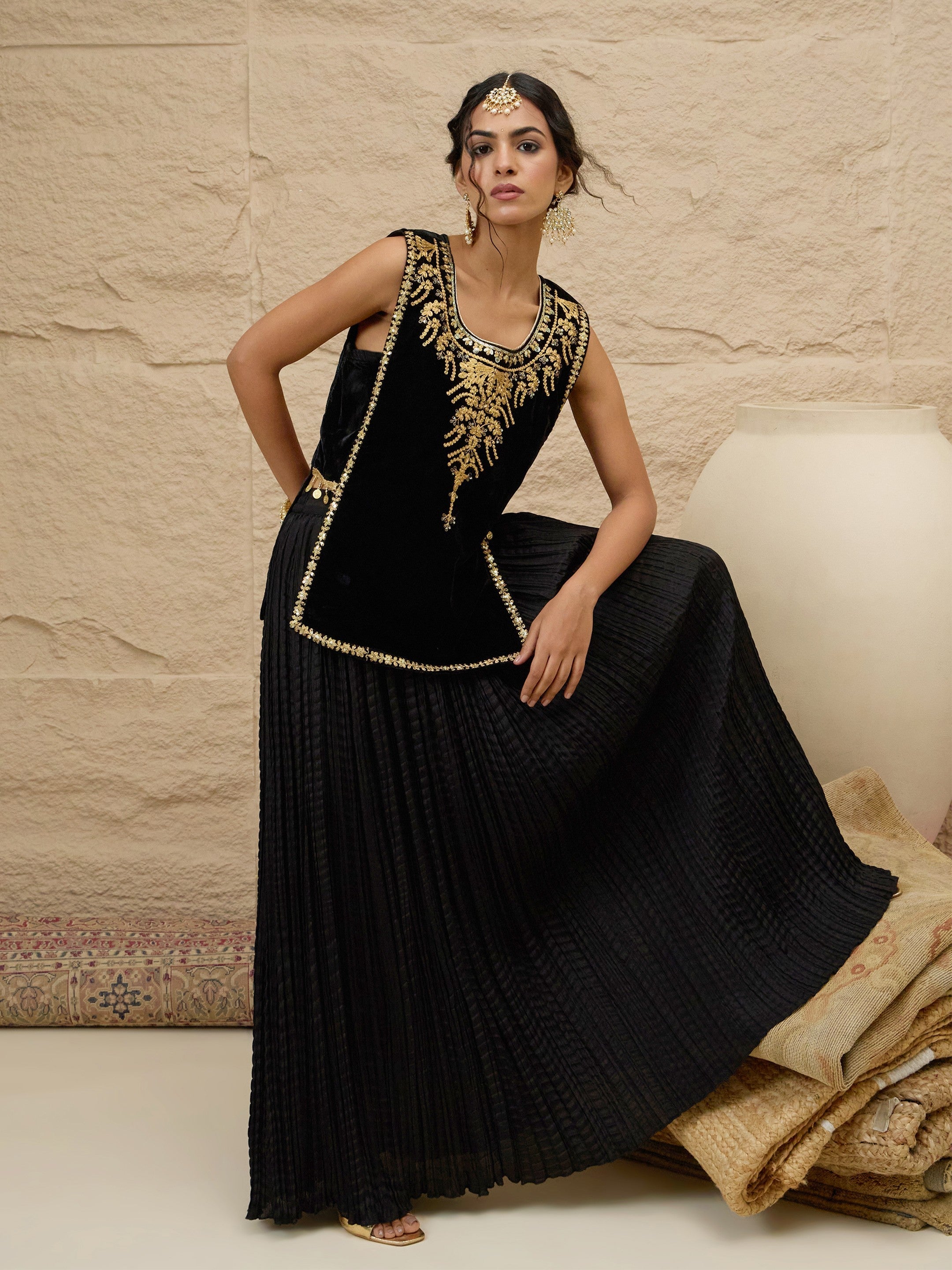 Women Black Velvet Sleeveless Top With Pleated Skirt-SHSET96611XS