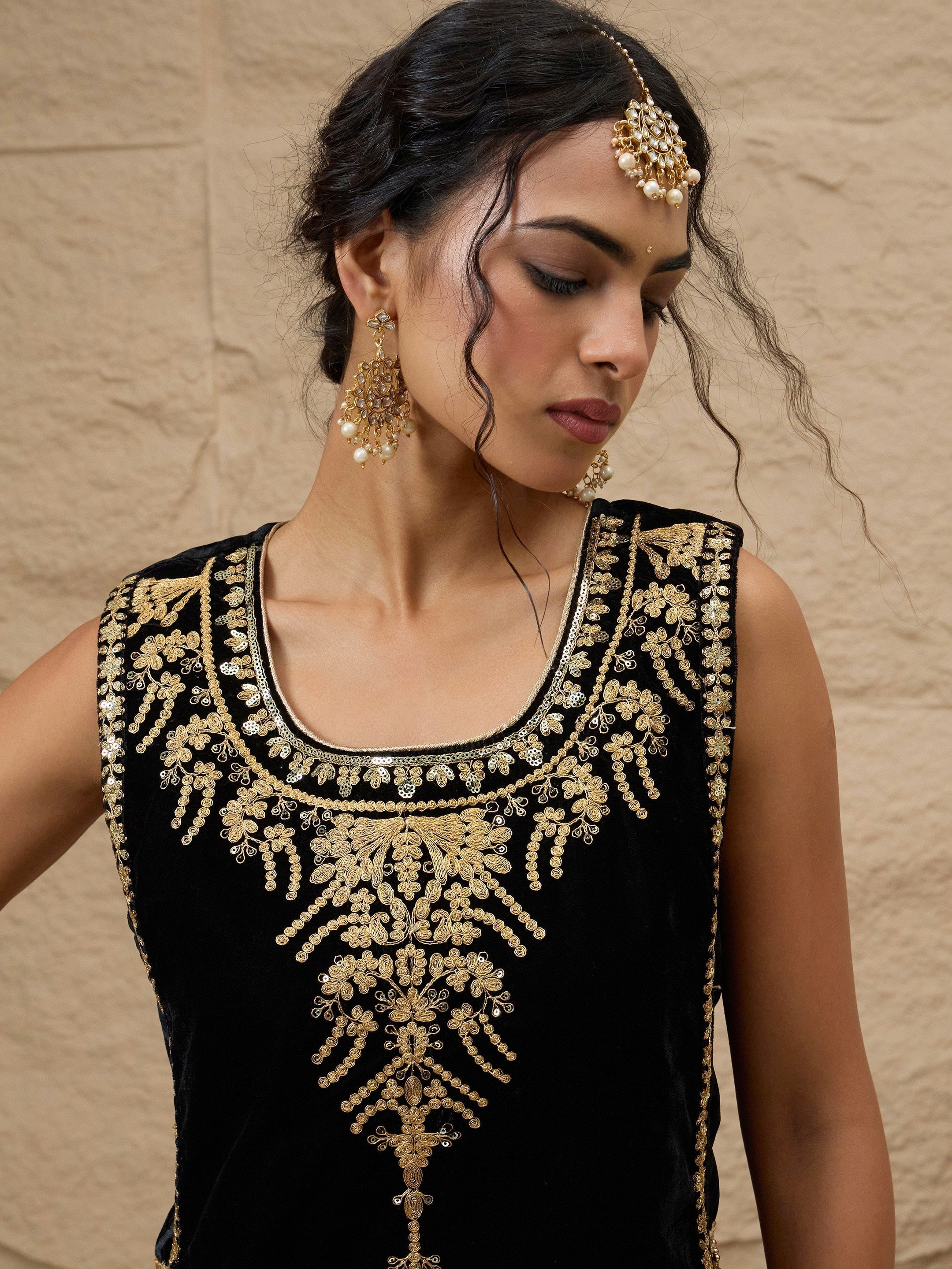 DesiQlo Black Velvet Sleeveless Top With Pleated Skirt - Black
