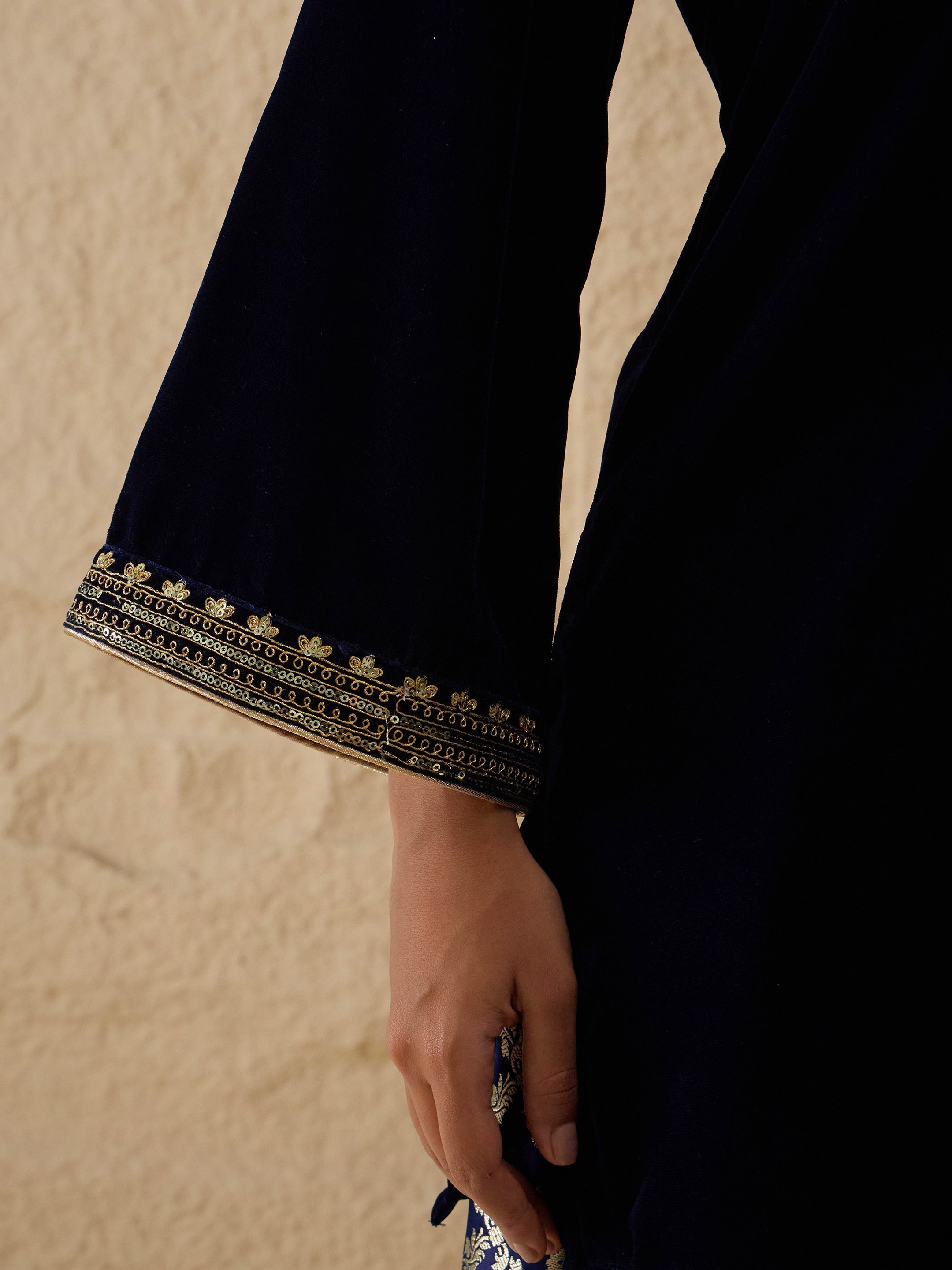 DesiQlo Navy Velvet Embroidered Short Kurta With Farshi Salwar - 