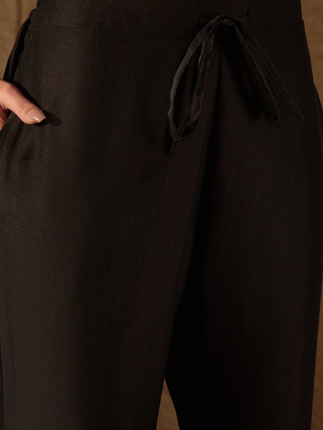 Women Black Silk Blend Floral Foil Printed Straight Kurta Sets