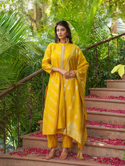 Women Yellow Silk Blend Floral Printed Straight Kurta Trousers With Dupatta-SKSKD3043