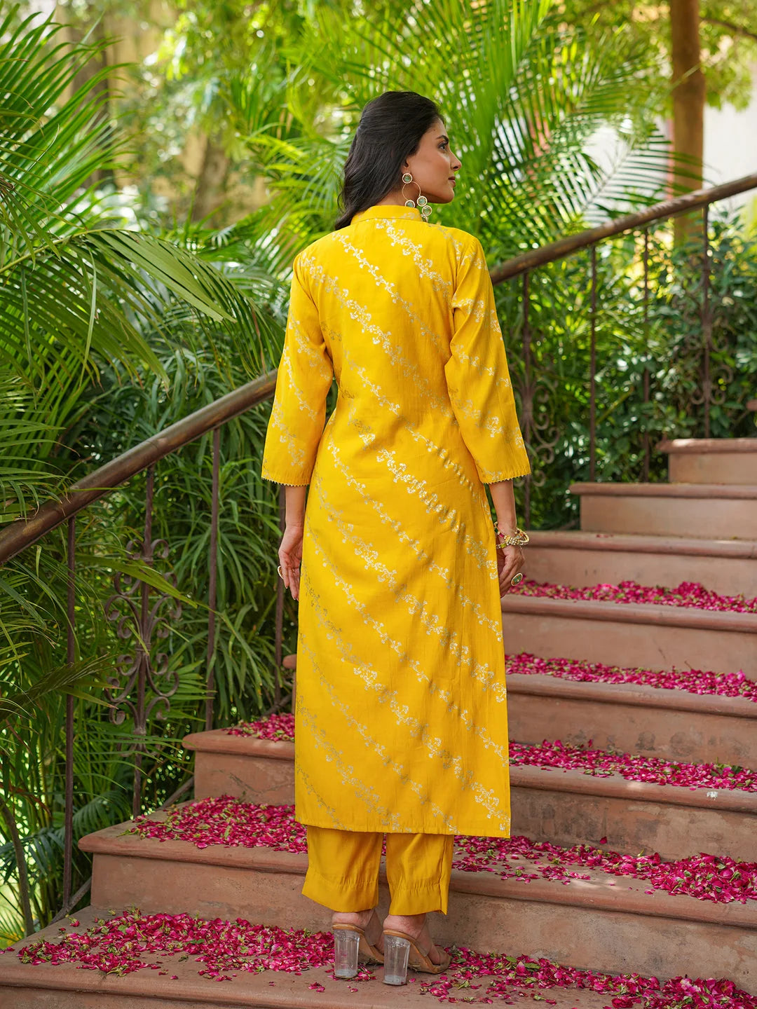 Women Yellow Silk Blend Floral Printed Straight Kurta Trousers With Dupatta