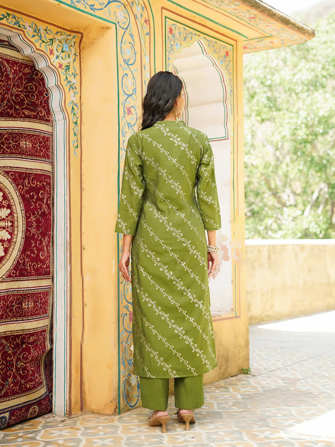 Women Olive Silk Blend Floral Printed Straight Kurta Trousers With Dupatta