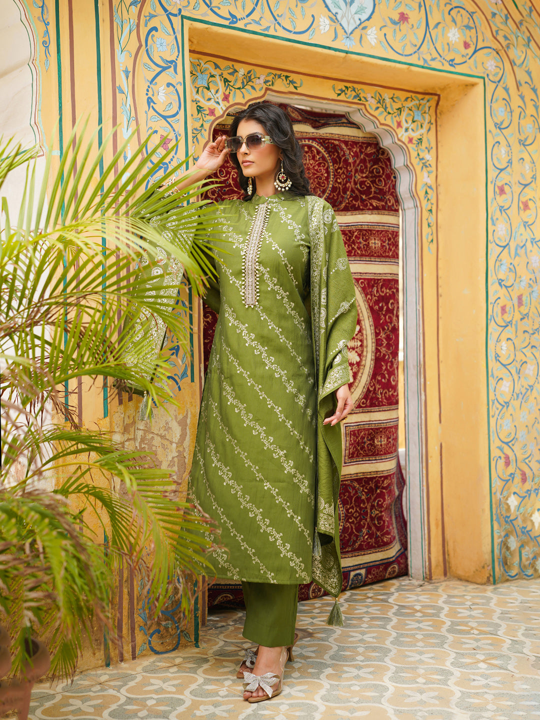 Women Olive Silk Blend Floral Printed Straight Kurta Trousers With Dupatta