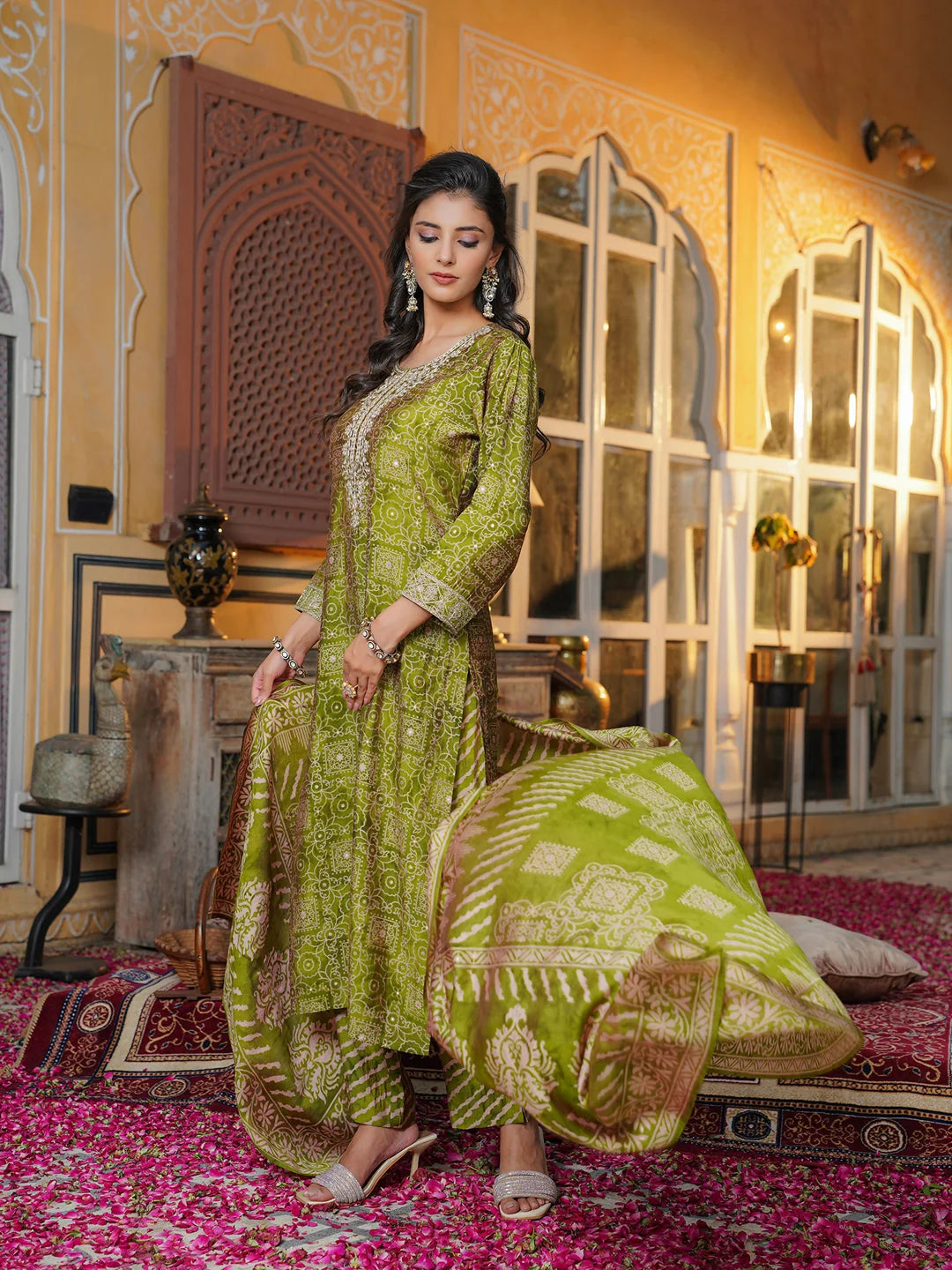 Women Green Silk Blend Floral Embroidered Straight Kurta Trousers With Dupatta