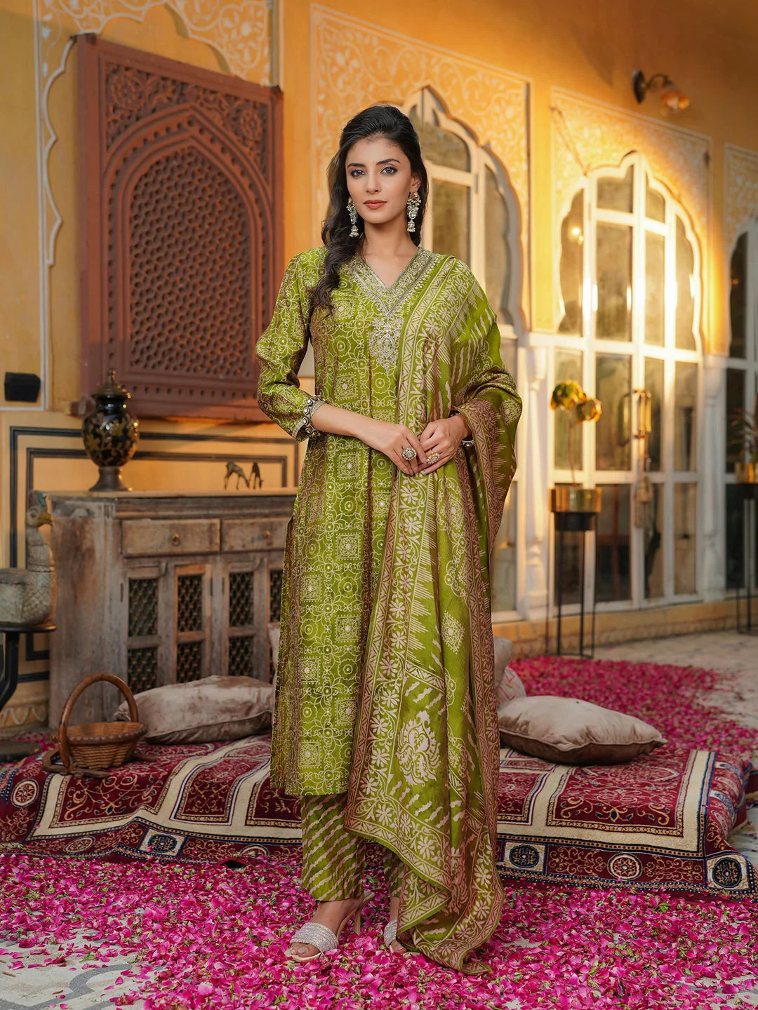 Women Green Silk Blend Floral Embroidered Straight Kurta Trousers With Dupatta