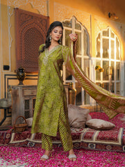 Women Green Silk Blend Floral Embroidered Straight Kurta Trousers With Dupatta-SKSKD3122