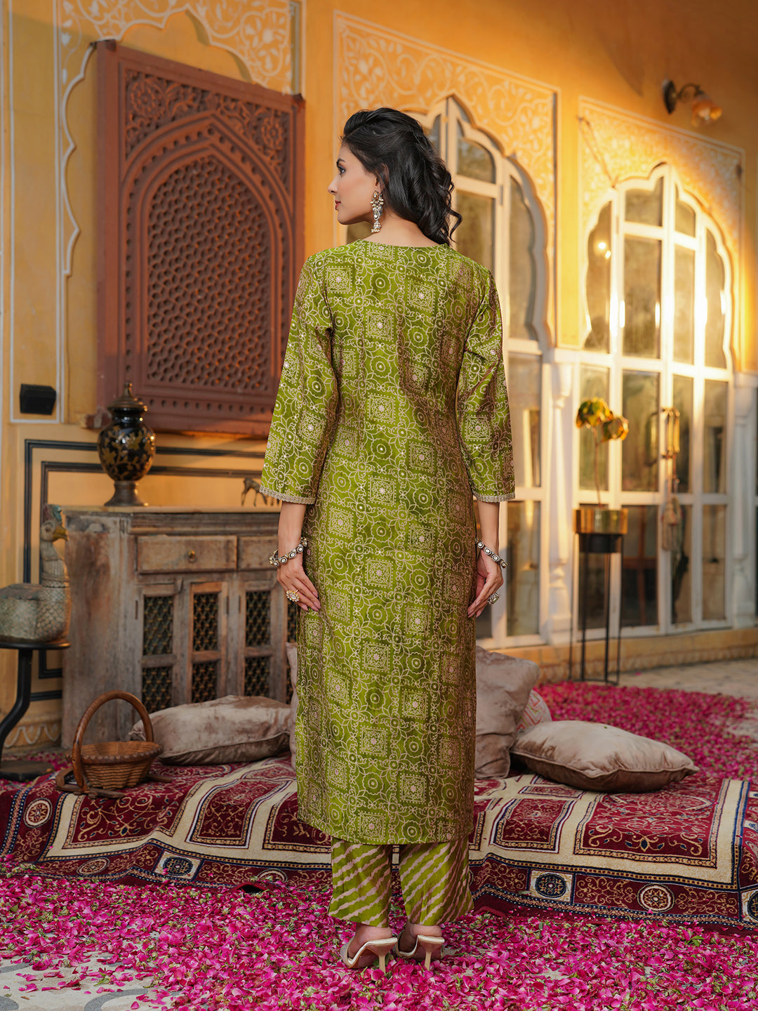Women Green Silk Blend Floral Embroidered Straight Kurta Trousers With Dupatta