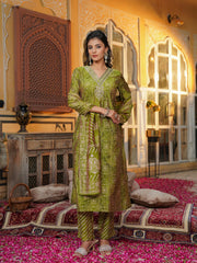 Women Green Silk Blend Floral Embroidered Straight Kurta Trousers With Dupatta-SKSKD3122