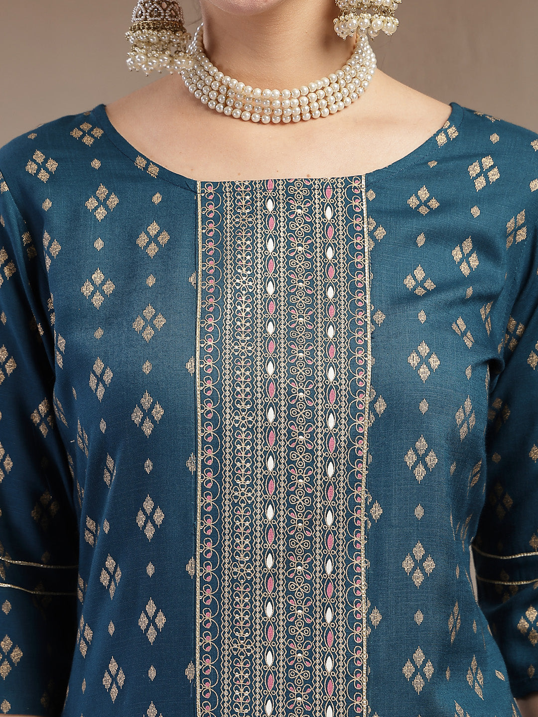 Women's Teal Solid Embroidered Rayon Straight Kurta (TEALKIMCHI) | Des