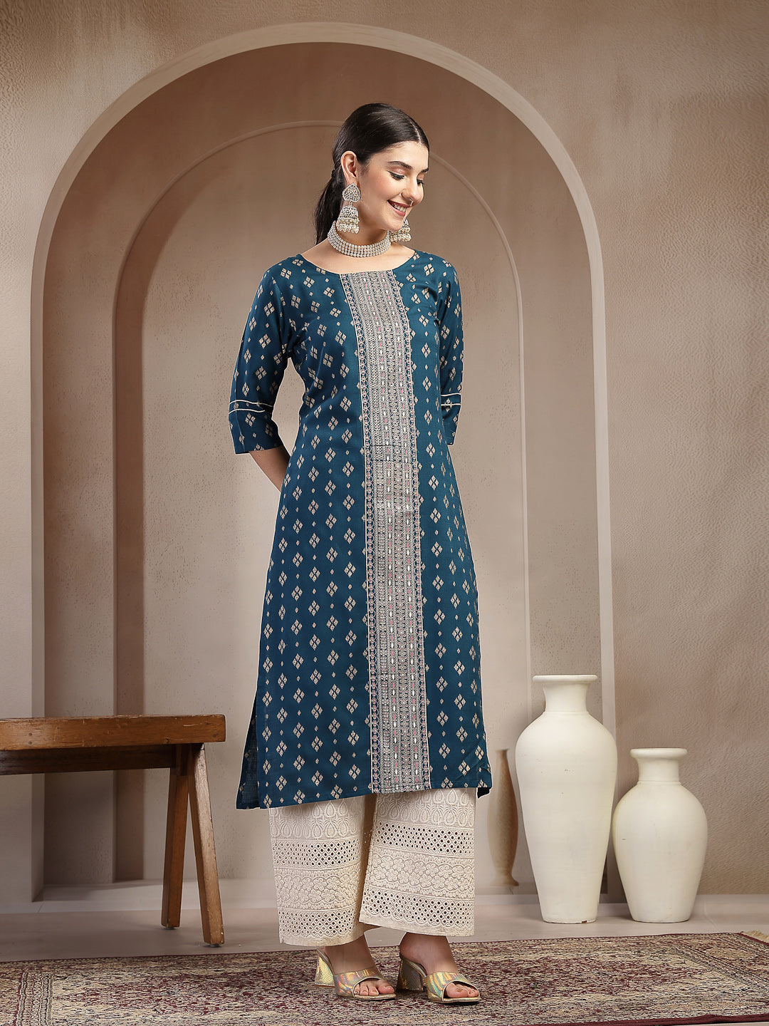 Women's Teal Solid Embroidered Rayon Straight Kurta (TEALKIMCHI) | Des