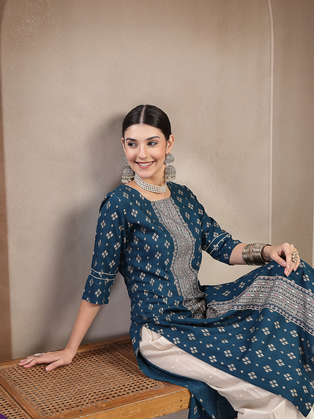 Women's Teal Solid Embroidered Rayon Straight Kurta (TEALKIMCHI) | Des