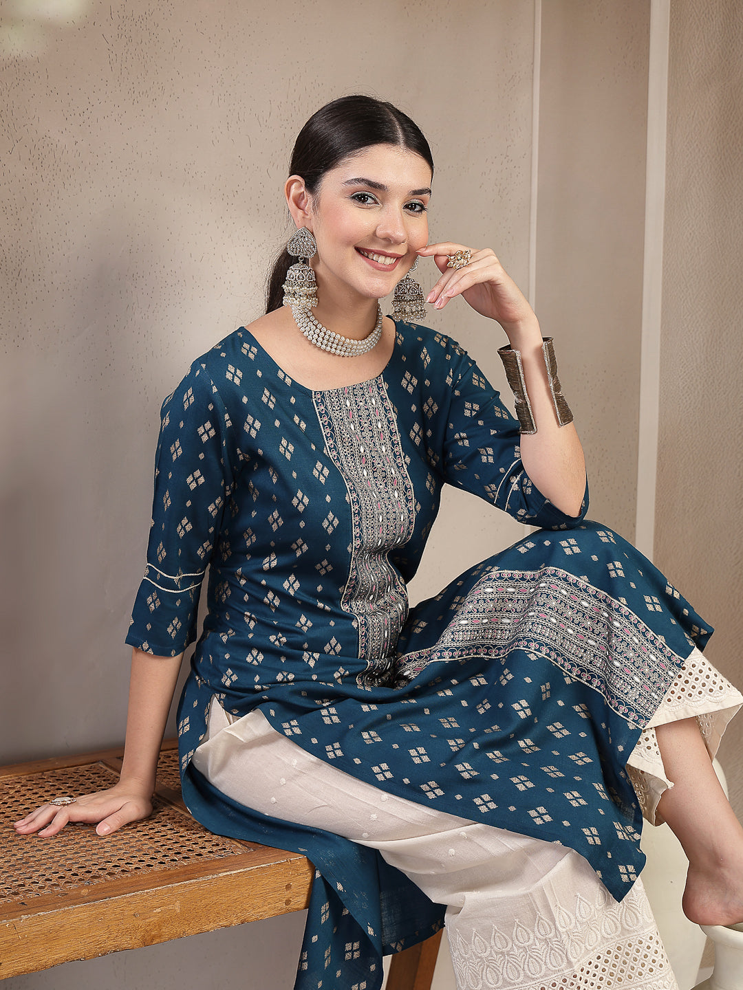 Women's Teal Solid Embroidered Rayon Straight Kurta (TEALKIMCHI) | Des