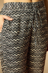 Black Rayon Blend Geometric Printed Straight Suit Set VKSKD2151