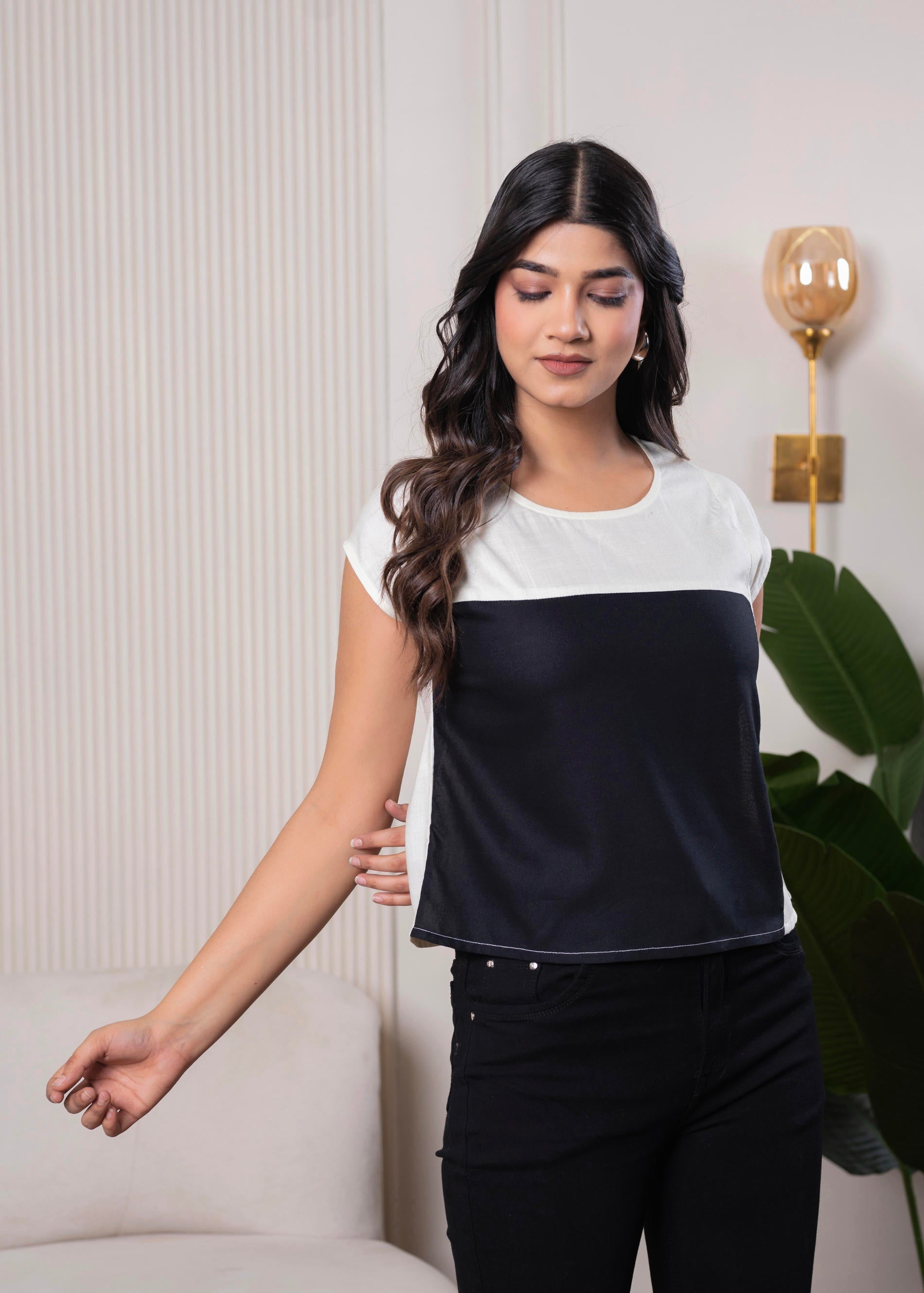 Off-White & Black Colorblock  Casual Top