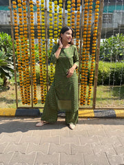 Women Green & Golden Block Printed Kurta with Palazzos ( JOKPL 1347 Green )-JOKPL-1347