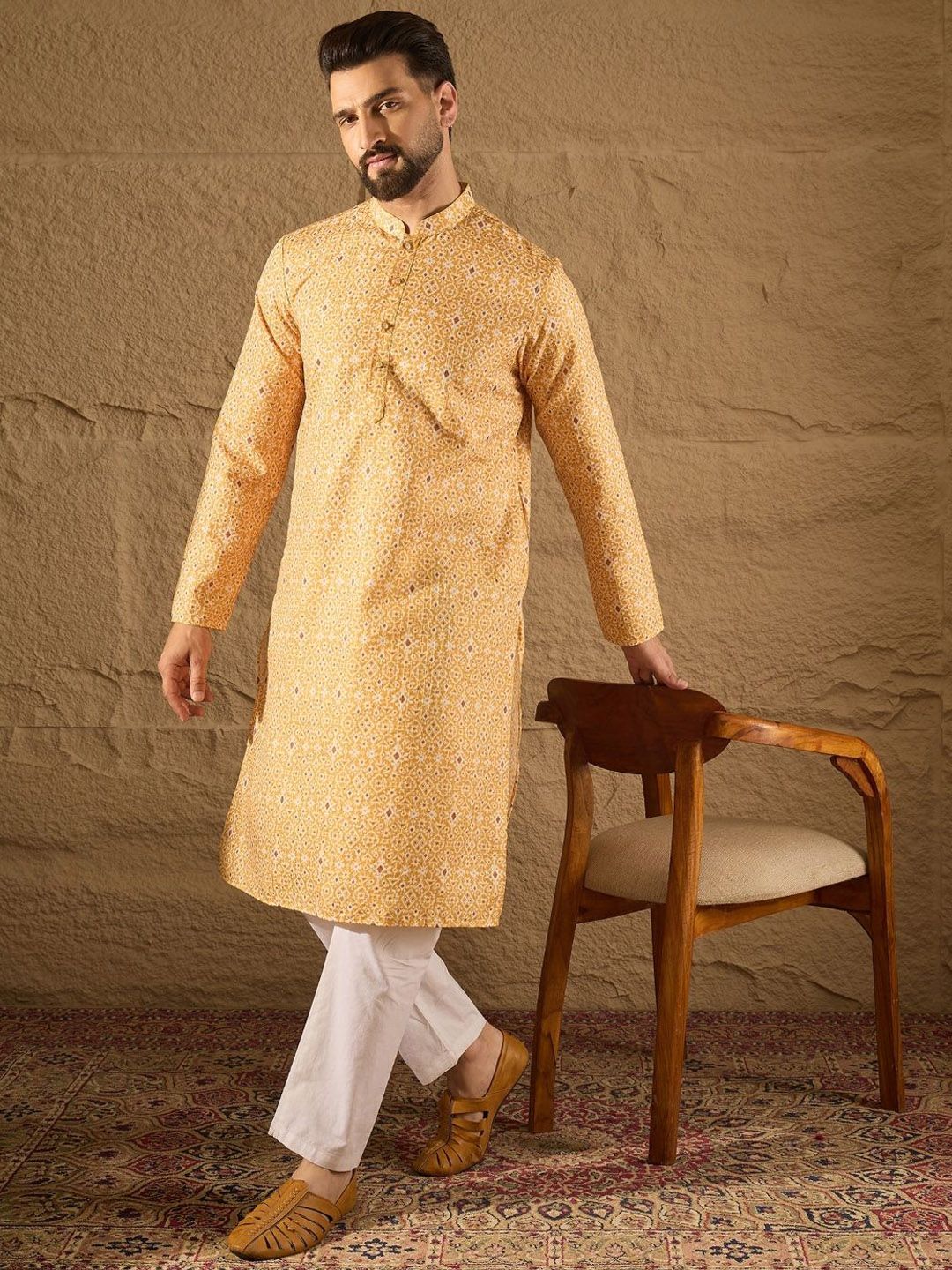 Ethnic Bay Men Yellow Silk Blend Ethnic Motif Embroidered Straight Kurta With Pant Set-MKSET1304