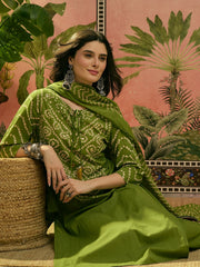 Stylum Women's Green Bandhej Printed Cotton Straight Kurta Pant Dupatta Set (KPDGREENBAZZI)
