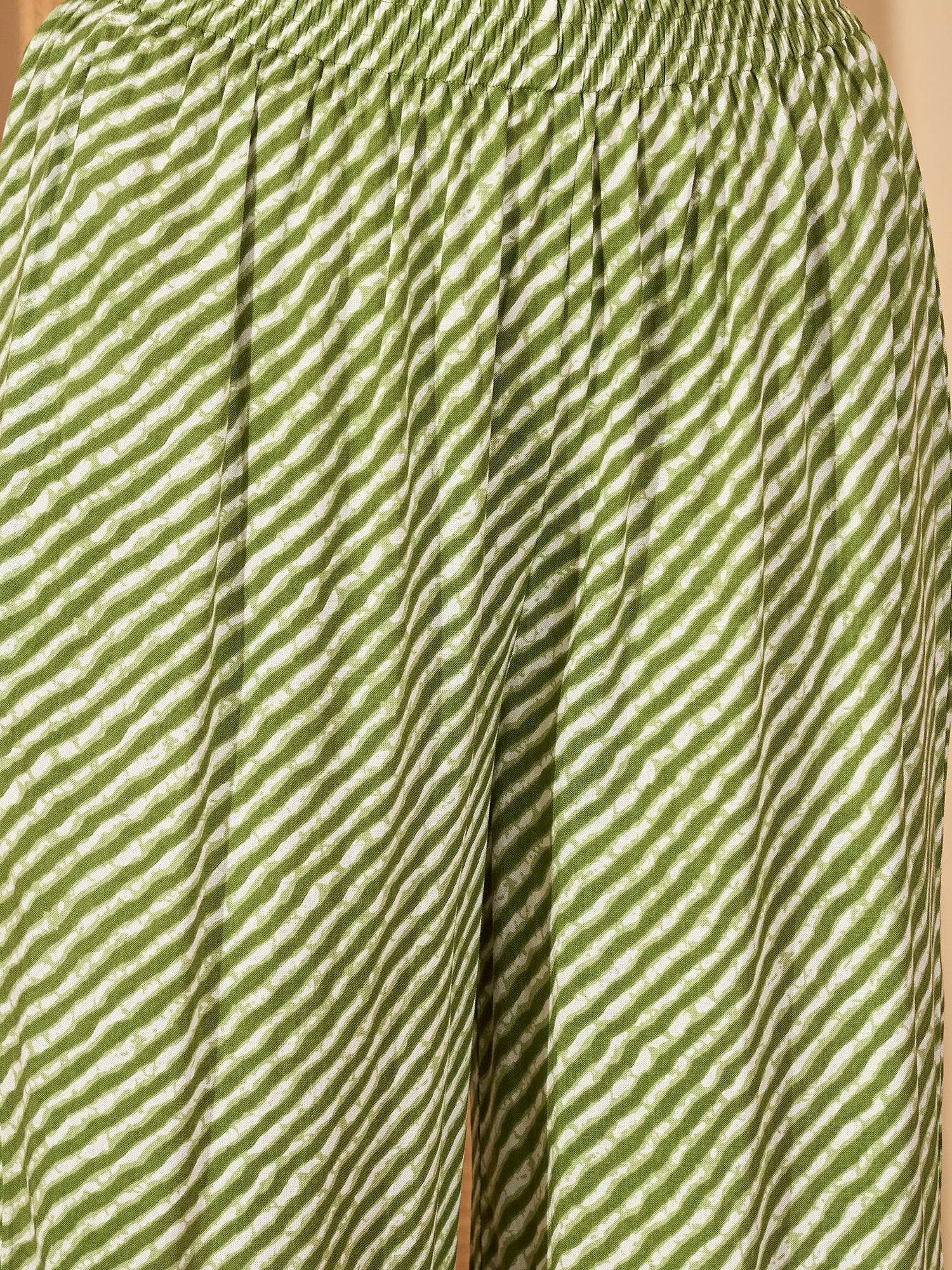 Women's Green Leheriya Printed Rayon Straight Kurta Palazzo Dupatta Se