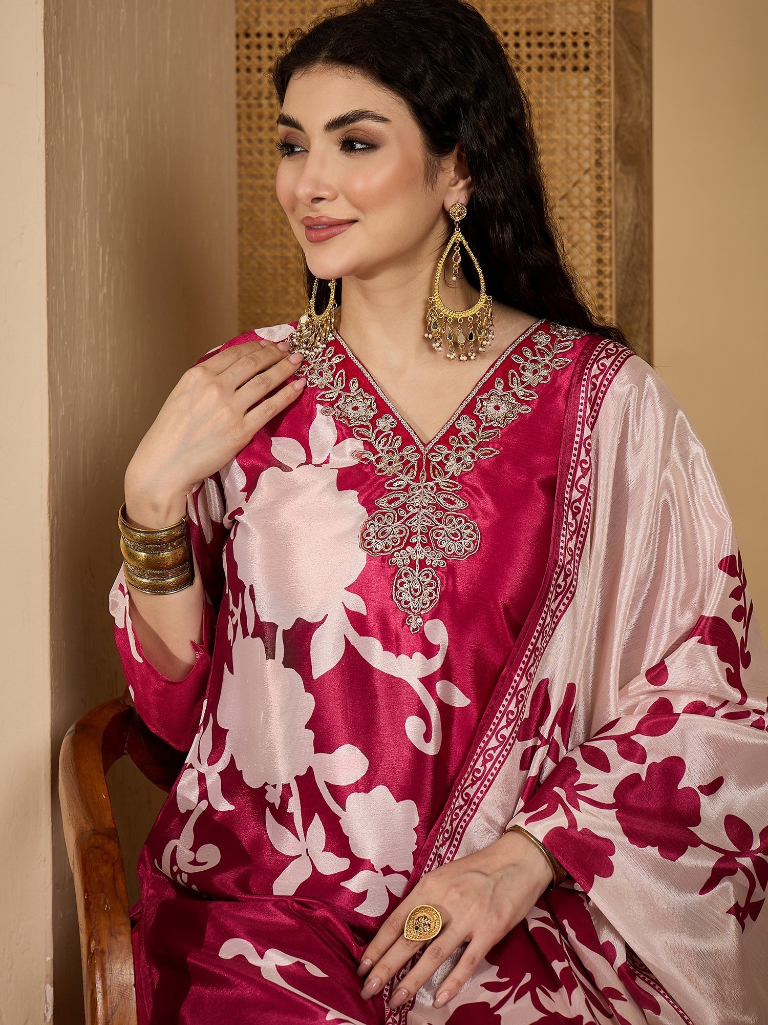 Women's Pink Floral Printed & Embroidered Chinon Straight Kurta Pant D