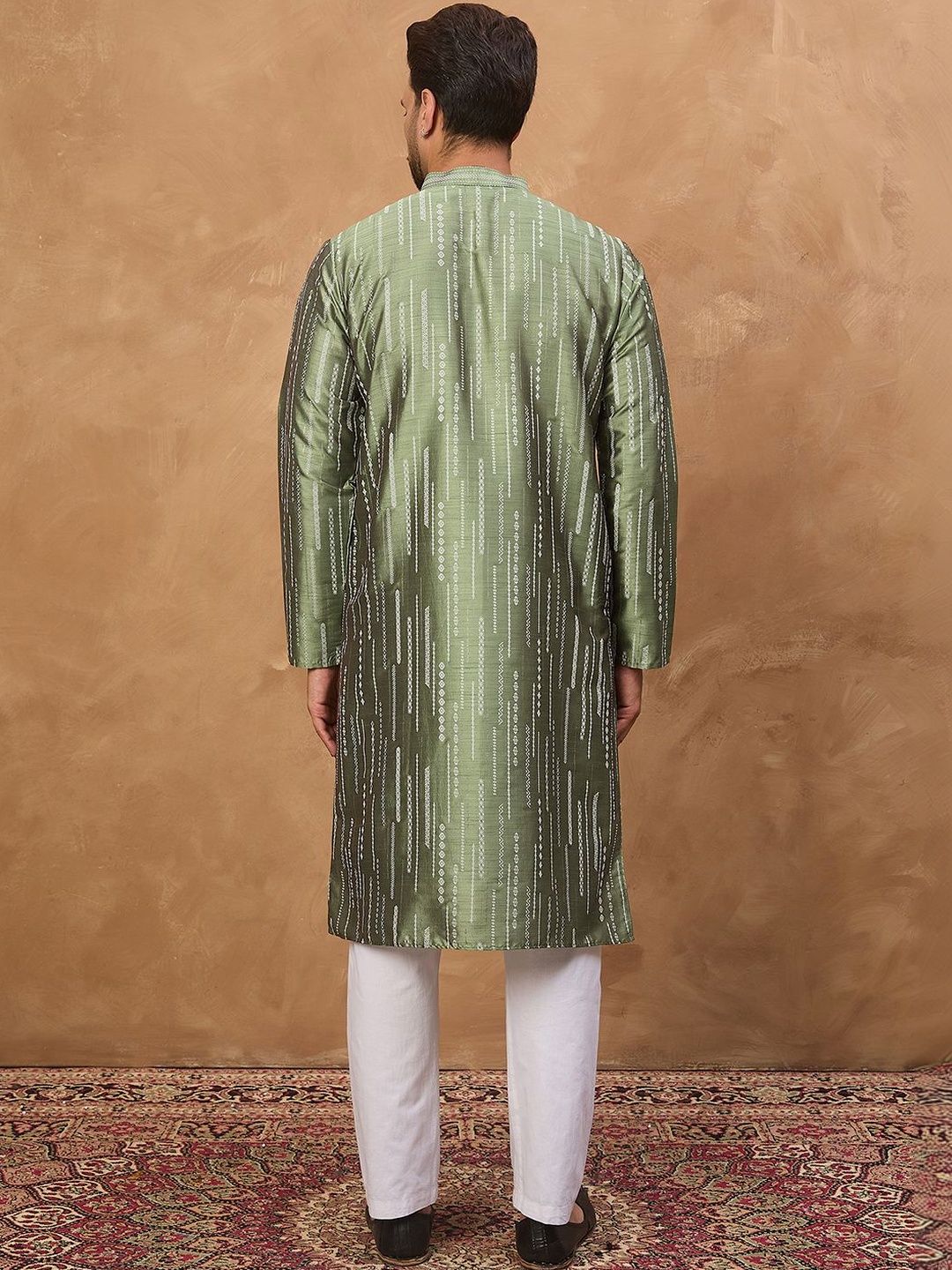 Ethnic Bay Men Green Silk Blend Solid Embroidered Straight Kurta With Pant Set-MKSET1439