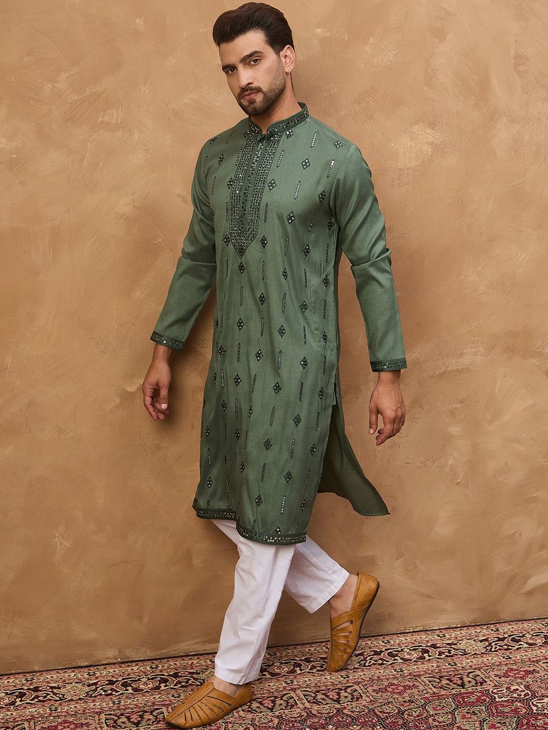 Ethnic Bay Men Green Silk Blend Geometric Embroidered Straight Kurta With Pant Set-MKSET1517