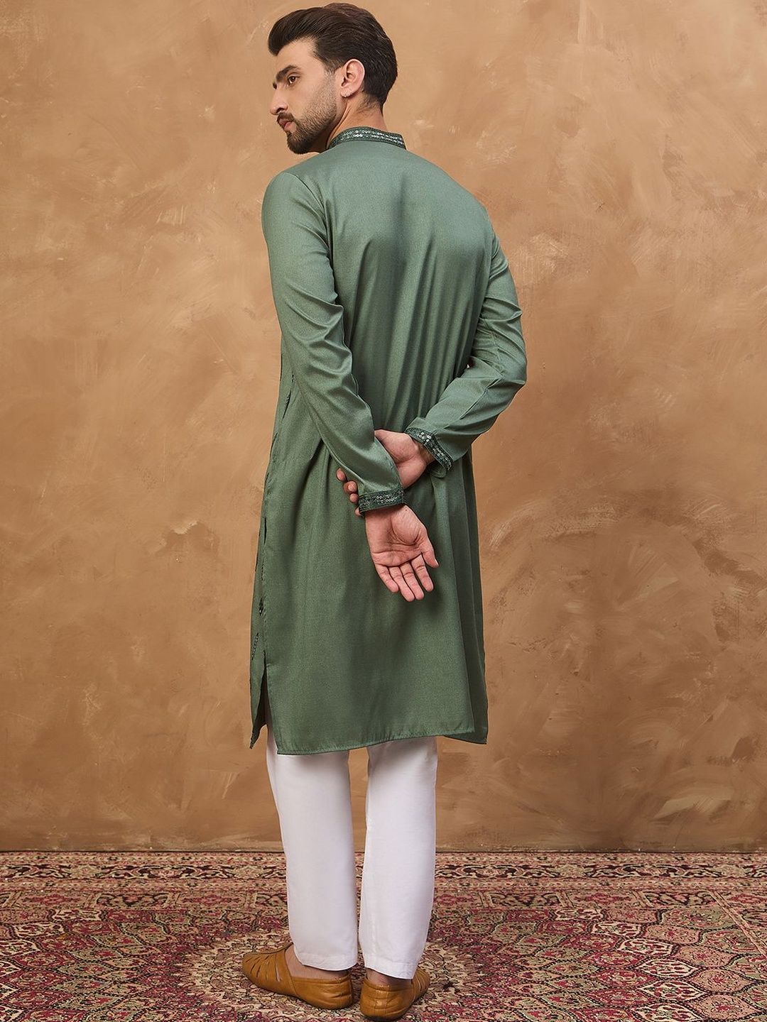 Ethnic Bay Men Green Silk Blend Geometric Embroidered Straight Kurta With Pant Set-MKSET1517