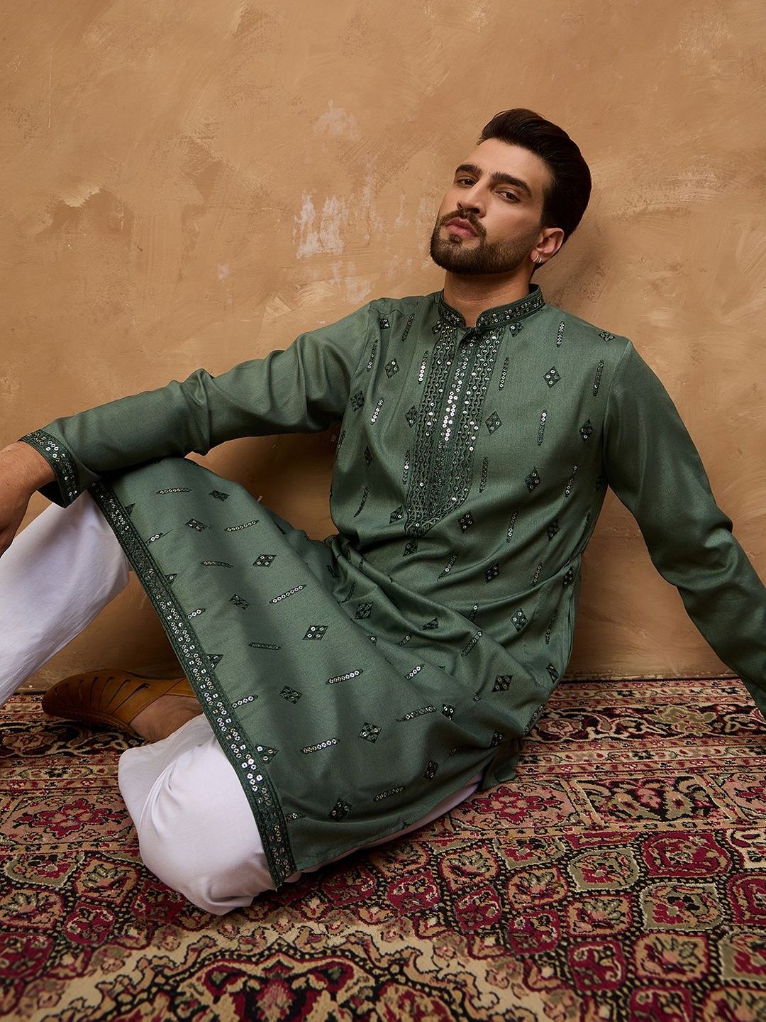 Ethnic Bay Men Green Silk Blend Geometric Embroidered Straight Kurta With Pant Set-MKSET1517
