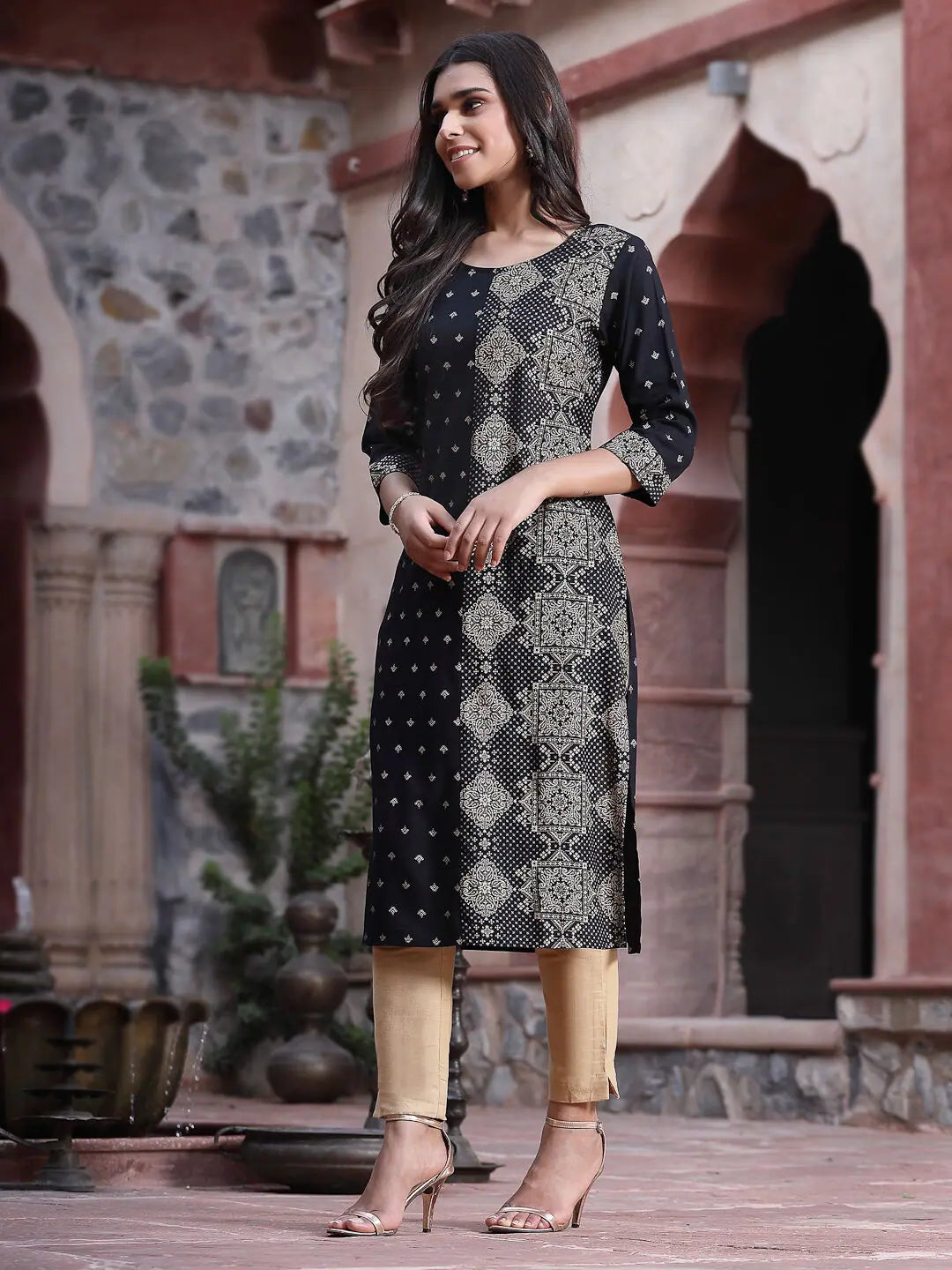 Women's Black Rayon Printed Straight Kurta
