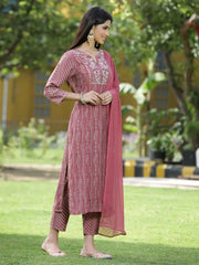 Onion Pink Muslin Festive Printed Straight Skd For Women