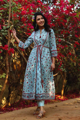 Blue Cambric Floral Print Panelled Kurta With Mask
