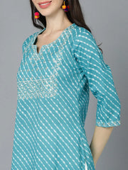 Women Blue Cotton Striped Kurtas Vck8570