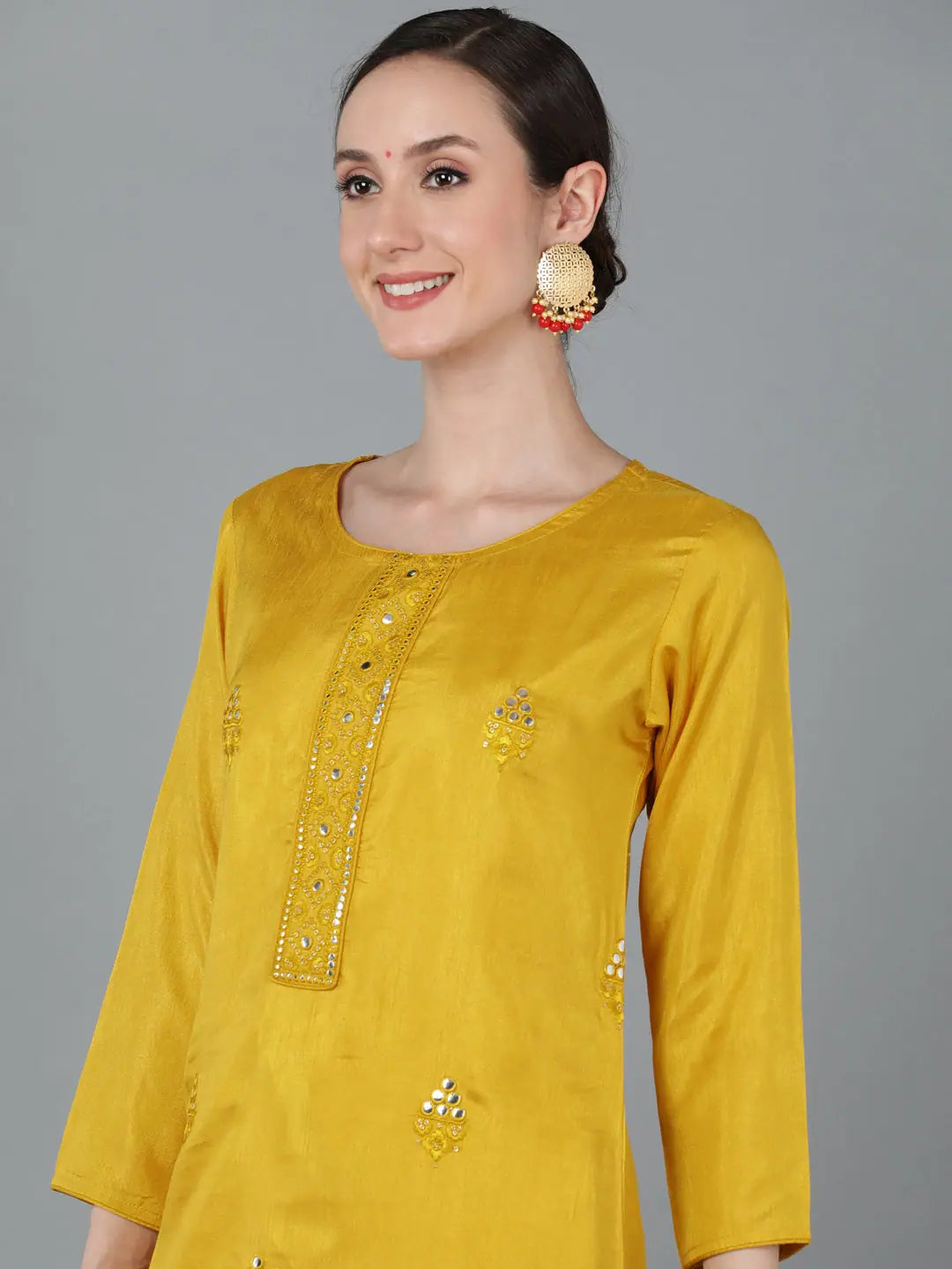 Women Yellow Silk Blend Solid Kurtas Vck8866