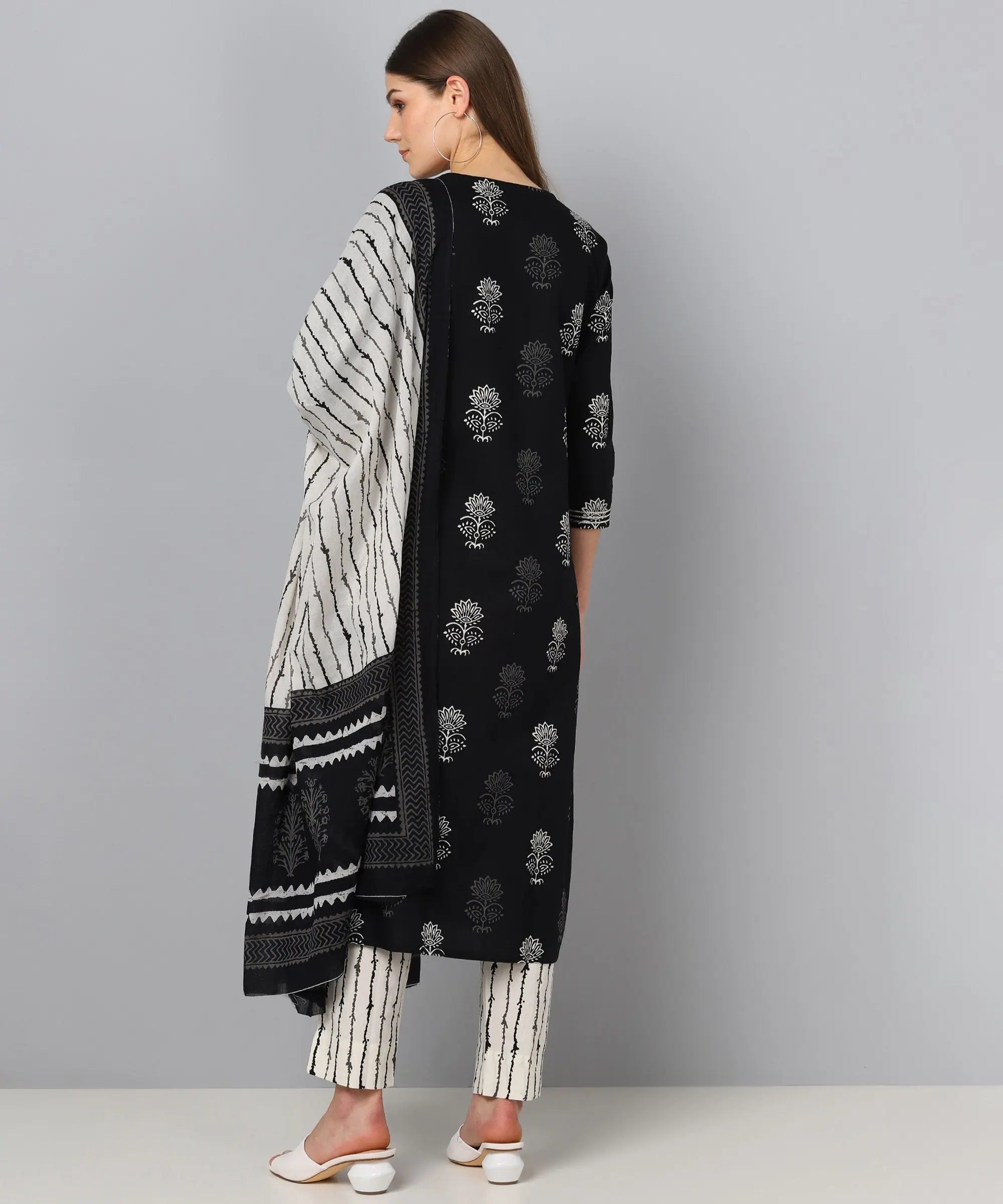 Black & White Printed Kurta Set with Dupatta | DesiQlo