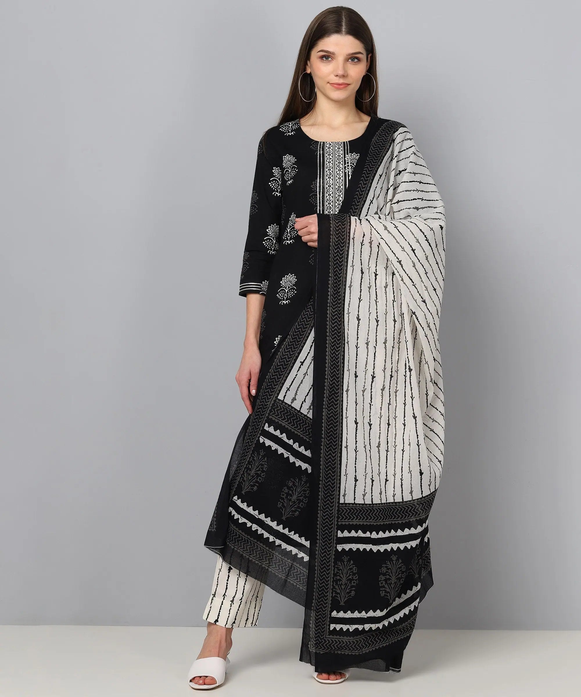 Black & White Printed Kurta Set with Dupatta | DesiQlo