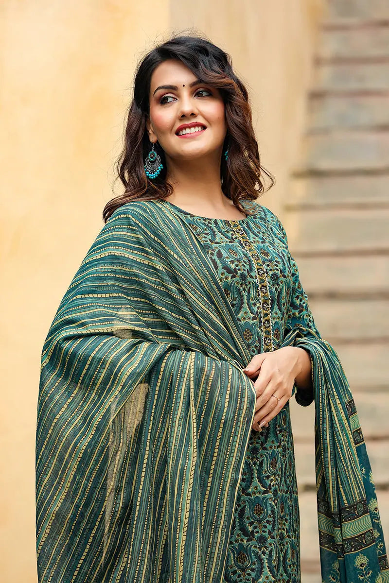 Women Cotton Green Ethnic Motifs Printed Straight Kurta Pant Dupatta Set 4