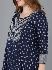 Women Blue Pure Cotton Kurta Trousers With Dupatta 3