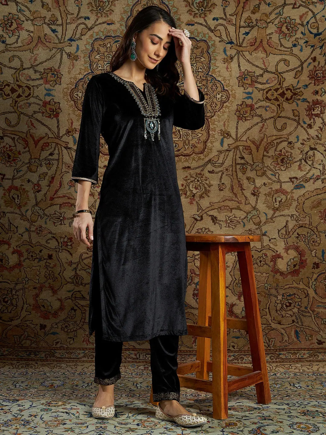 Black Velvet Zari Kurta Set for Women | Indian Kurta Sets
