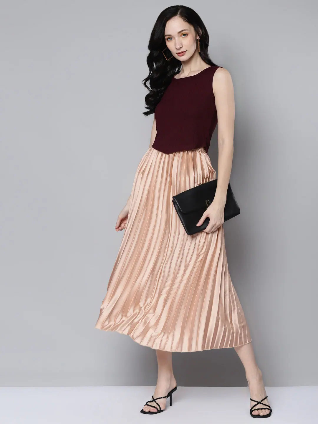 Women's Burgundy Crop Top - Ribbed V-Hem Style