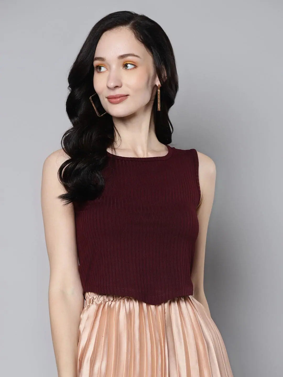 Women's Burgundy Crop Top - Ribbed V-Hem Style